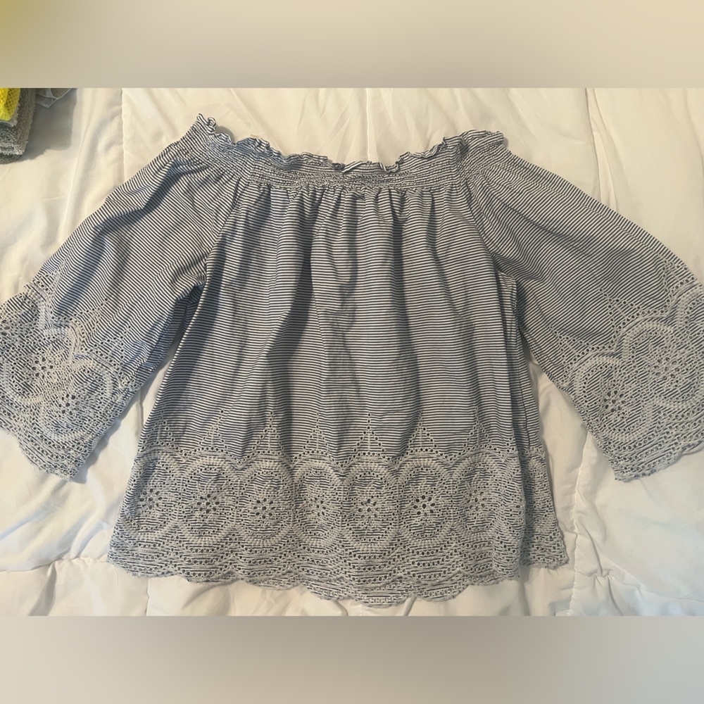 Crown & Ivy Cold Shoulder Blouse